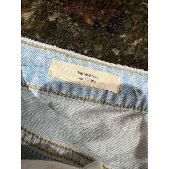 Universal Thread Denim Cut-Off Shorts Womens Size 12 Light Wash Distressed - Picture 11 of 11